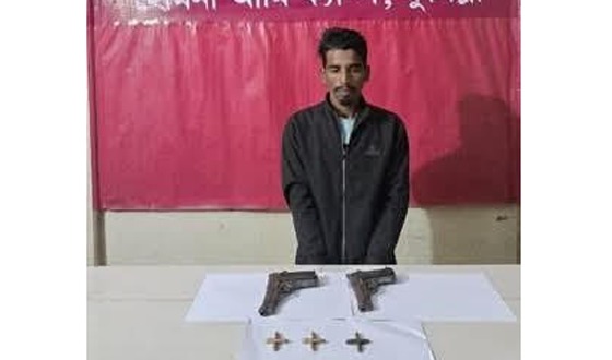 কুমিল্লায় দুটি পিস্তল ও বুলেটসহ একজন আটক