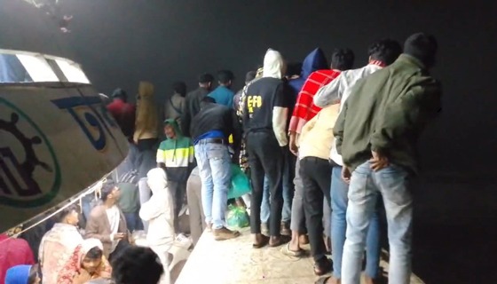 মতলবের মেঘনায় ঘন কুয়াশায় লঞ্চ-বাল্কহেড সংঘর্ষ