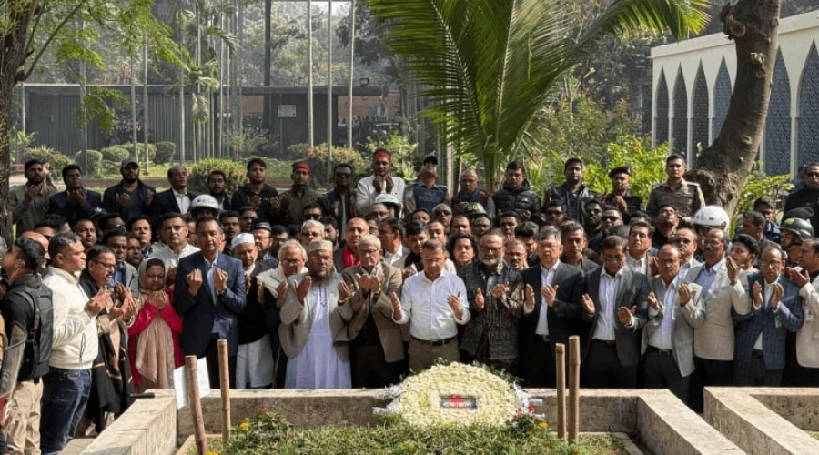 ওসমান হাদির কবর জিয়ারত করলেন তারেক রহমান