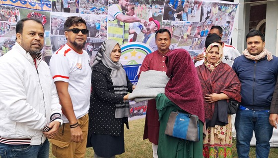 অসহায় শীতার্ত মানুষের মধ্যে "ক্লিন চাঁদপুর" এর শীতবস্ত্র বিতরণ