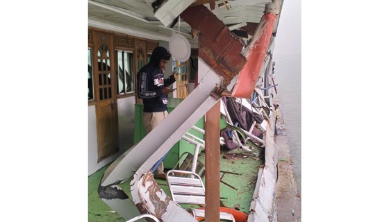 নোঙর করা জাহাজের ধাক্কায় দুর্ঘটনার শিকার যাত্রীবাহী লঞ্চ, আহত ১০