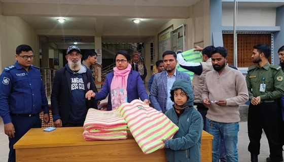 দেলদুয়ারে ছিন্নমূল-অসহায় মানুষের মাঝে শীতবস্ত্র বিতরণ