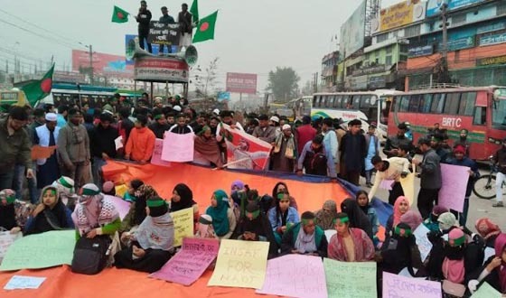 শহীদ হাদির হত্যাকারীদের বিচারের দাবিতে মহাসড়ক অবরোধ
