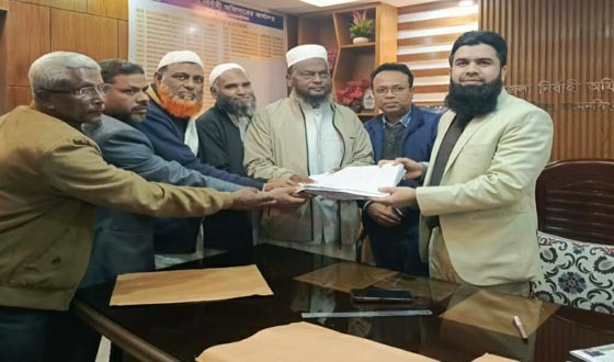 ফুলবাড়ীয়ায় ঐক্যবদ্ধ জনতার ব্যানারে মনোনয়ন জমা দিলেন অধ্যাপক জসিম