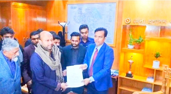 বরিশাল-৩ আসনে মনোনয়নপত্র জমা দিলেন ব্যারিস্টার ফুয়াদ।