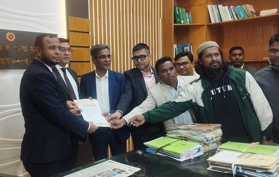 ময়মনসিংহ-১০ আসনে বিএনপি মনোনীত প্রার্থী আক্তারুজ্জামান বাচ্চু'র মনোনয়ন পত্র দাখিল