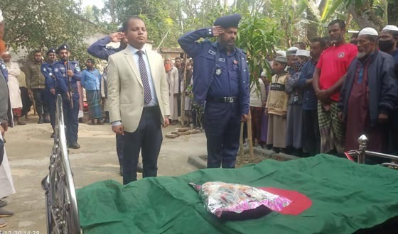 দেবহাটায় বীর মুক্তিযোদ্ধা আব্দুল গনির রাষ্ট্রীয় মর্যাদায় দাফন সম্পন্ন