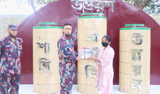 পানছড়িতে কলেজ শিক্ষার্থীদের মাঝে বিজিবির শিক্ষা সামগ্রী বিতরণ