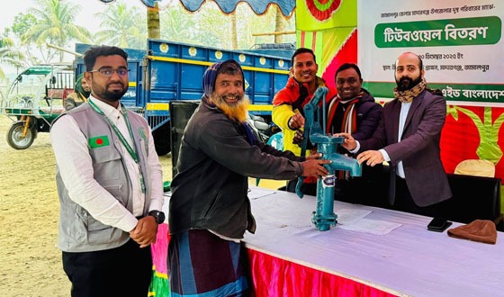 মাদারগঞ্জে দোস্ত এইডের টিউবওয়েল বিতরণ