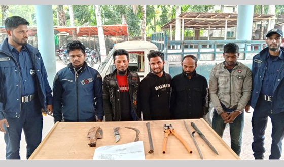 ফকিরহাটে অস্ত্রসহ আন্তঃজেলা ডাকাত দলের ৫ সদস্য গ্রেপ্তার