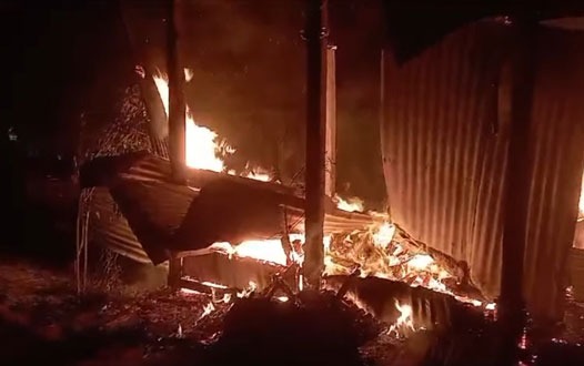 গজারিয়ার বাউশিয়া পাখির মোড় এলাকায় দুটি দোকানে অগ্নিকাণ্ড