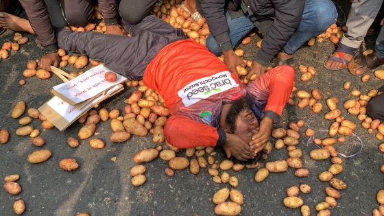 কোল্ড স্টোরেজে ভাড়া বৃদ্ধির প্রতিবাদে রাজশাহীতে কৃষকদের বিক্ষোভ