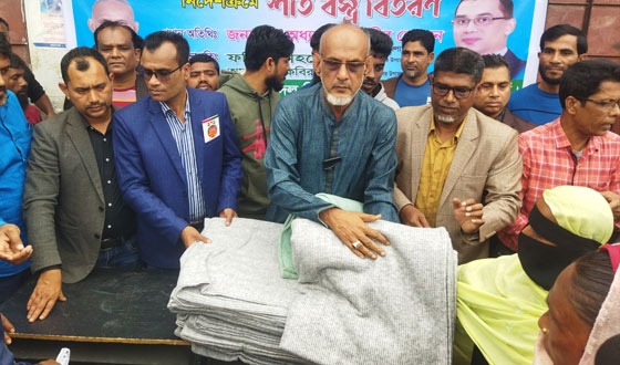 পিরোজপুরের ইন্দুরকানীতে শীতবস্ত্র বিতরণ