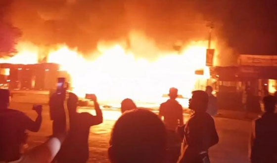 ভয়াবহ অগ্নিকান্ডে ১৪ দোকান পুড়ে ছাই