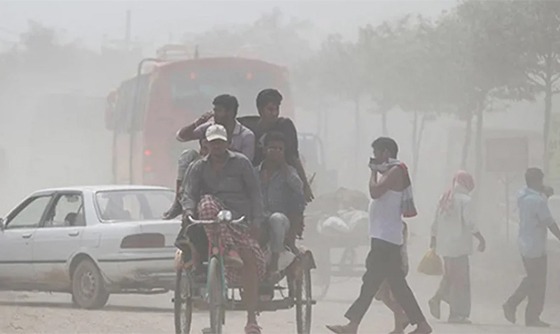 বায়ুদূষণে প্রথম স্থানে রয়েছে রাজধানী ঢাকা