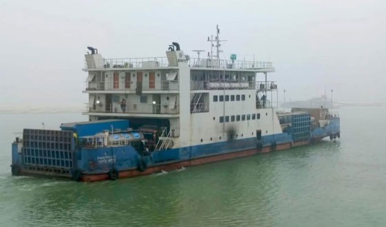 সাড়ে ১০ ঘণ্টা পর চাঁদপুর- শরিয়তপুর নৌরুটে ফেরি চলাচল শুরু