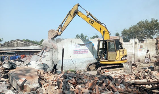 রাণীনগরে অর্ধশত অবৈধ স্থাপনা উচ্ছেদ
