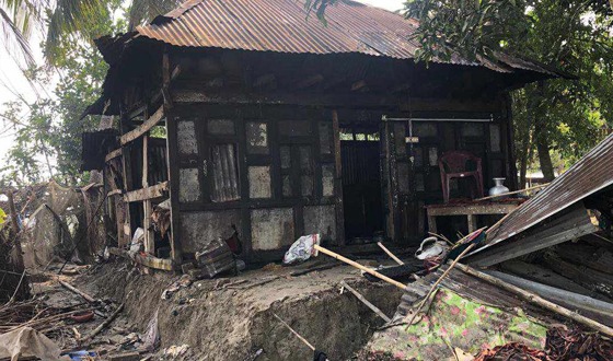 জমি থেকে উচ্ছেদ করতে প্রতিবন্ধীর ঘর পুড়িয়ে দেওয়ার অভিযোগ