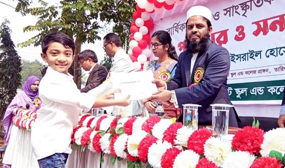 কালেক্টরেট স্কুল এণ্ড কলেজের ক্রীড়া প্রতিযোগিতার পুরস্কার বিতরন