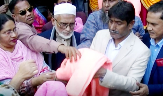 টাঙ্গাইলে বিএনপি নেতা এডভোকেট ফরহাদ ইকবালের শীতবস্ত্র বিতরণ