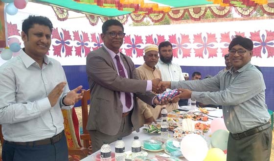 ‘শিক্ষাকে এগিয়ে নিতে হলে কঠোর পরিশ্রম করতে হয়’