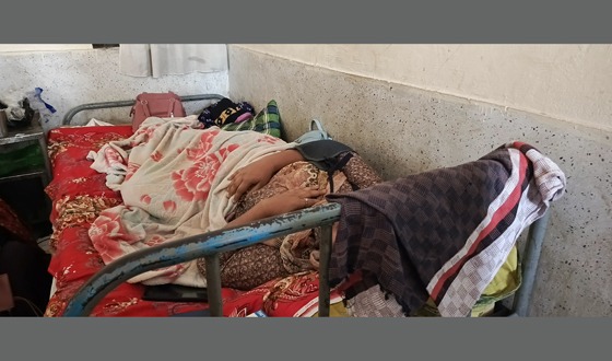 তানোরে এক নারীকে পিটিয়ে হাত ভেঙে দিলেন প্রতিবেশী