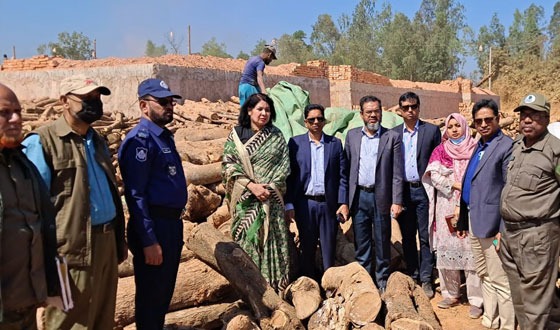 হাটহাজারীতে পাঁচ ইটভাটায় ৬ লাখ টাকা জরিমানা