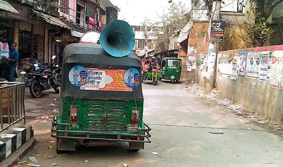 প্রধান সড়ক মুক্ত করতে সরাইল উপজেলা প্রশাসনের মাইকিং