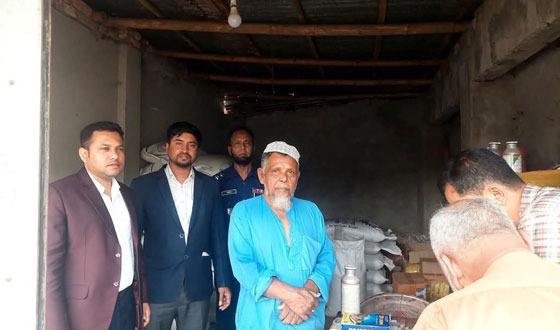 কাপাসিয়ায় অবৈধ সার ব্যবসায়ীকে ভ্রাম্যমাণ আদালতের জরিমানা