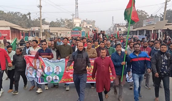 ঘোড়াঘাট যুবদলের আনন্দ মিছিল অনুষ্ঠিত