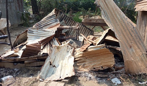 মান্দায় রহস্যজনক আগুনে পুড়ল স্টেশনারির দোকান