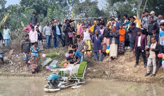 ফুলবাড়ীতে রাইস ট্রান্সপ্লান্টার যন্ত্রের মাধ্যমে বোরো চারা রোপণ উদ্বোধন