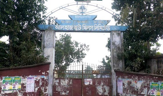 বেকার শ্রমিকদের জুটমিল চালুর দাবী, অন্যদিকে যন্ত্রাংশ চুরির হিড়িক