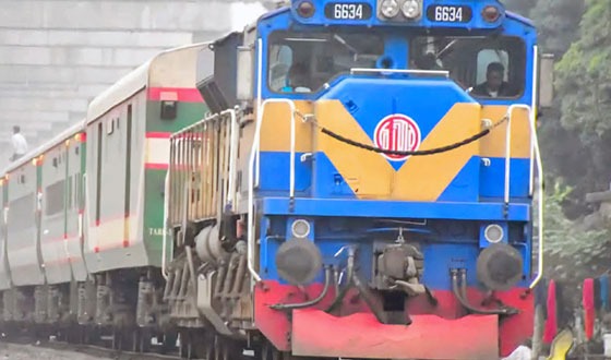 যমুনা রেল সেতু দিয়ে যাত্রীবাহী ট্রেন চলাচল শুরু