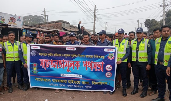 কালীগঞ্জে হাইওয়ে পুলিশের সচেতনতা মূলক পথসভা