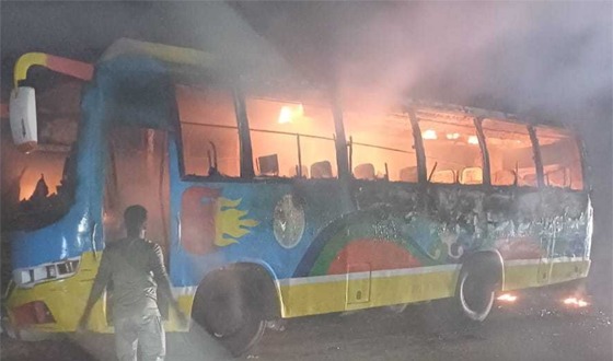 মুন্সীগঞ্জে বাসে আগুন, ঘুমন্ত হেলপারের মৃত্যু