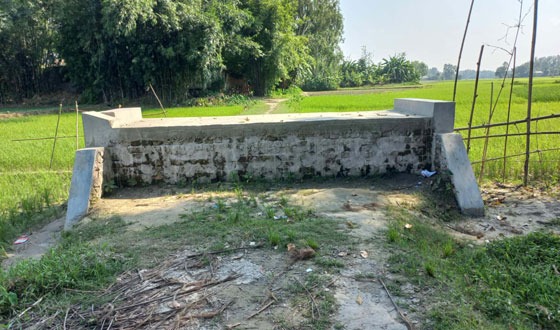 চিলমারীতে ইউড্রেন সংযোগ সড়কে ছয় মাস ধরে নেই মাটি