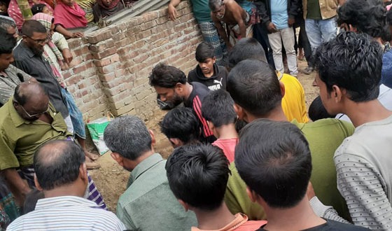 কালীগঞ্জে দাফনের ৮ বছর পর কবর থেকে মরদেহ উত্তোলন