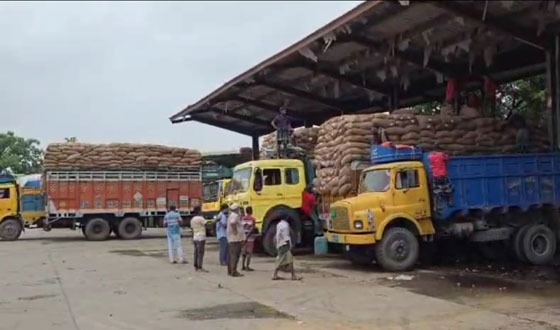 ভারত থেকে ১৩,৯৬৮ টন চাল আমদানি, তবুও কমছে না দাম