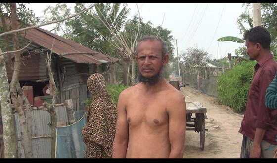 কয়রায় জমি দখলে নিতে বাড়িতে হামলা ও ভাংচুরের অভিযোগ