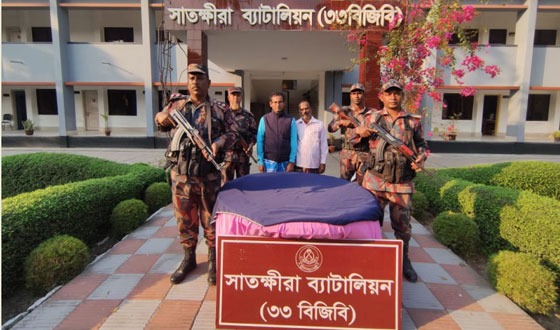 সাতক্ষীরা সীমান্ত এলাকায় ২ভারতীয় নাগরিকসহ ৪ জন আটক