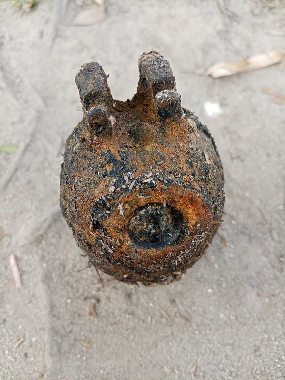 আটোয়ারীতে গ্রেনেড সাদৃশ্য বিস্ফোরক দ্রব্য উদ্ধার