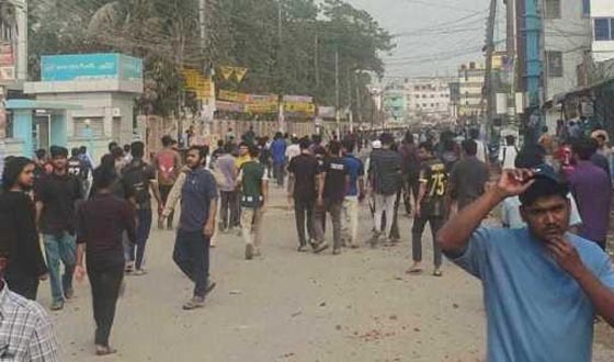 কুয়েটে ছাত্রদল ও বৈষম্যবিরোধী ছাত্র আন্দোলনের দফায় দফায় সংঘর্ষ