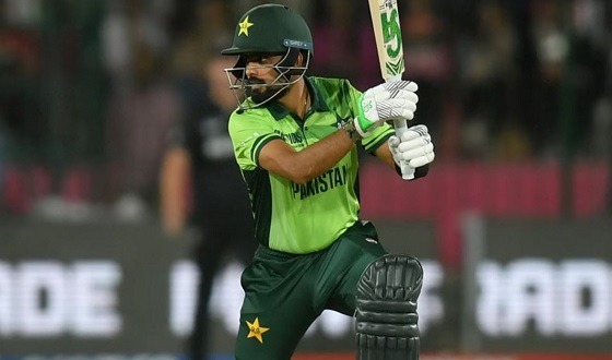 সমালোচকরা তুলোধুনা করলেন বাবরকে