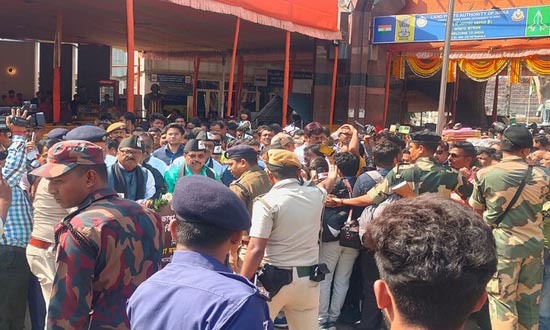 বেনাপোল নো-ম্যান্সল্যান্ডে এবার হয়নি দুই বাংলার মিলনমেলা