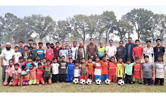 গোমস্তাপুরে তারণ্য ও প্রাইমারী ফুটবল ক্যাম্পের সমাপনী