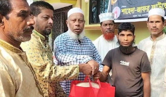 চট্টগ্রামে গরীব পরিবারের মাঝে ইফতার সামগ্রী বিতরণ