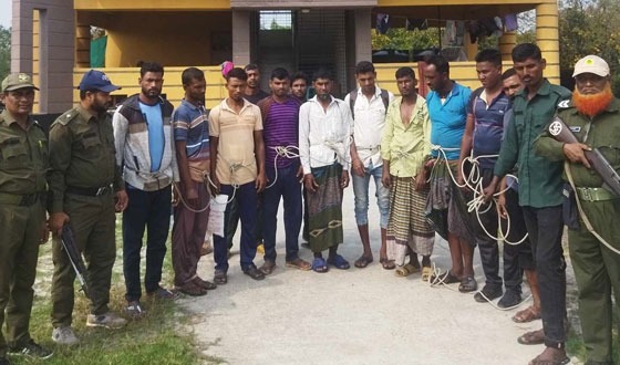 সুন্দরবনে প্রজনন মৌসুমে কাঁকড়া ধরার অপরাধে আটক ১০