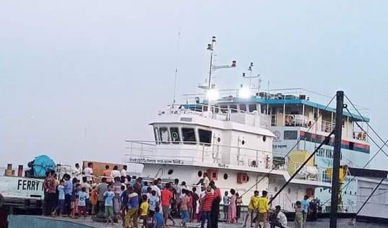 চিলমারীতে তিন মাস ধরে ফেরি সার্ভিস বন্ধ