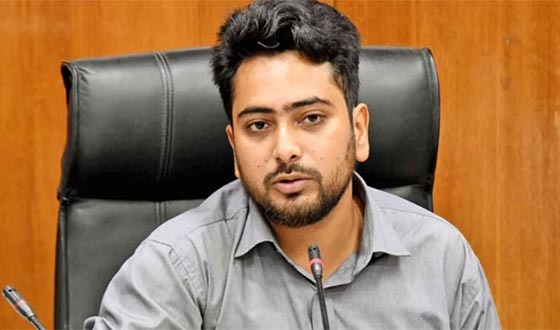 অন্তর্বর্তী সরকার থেকে পদত্যাগ করেছেন উপদেষ্টা নাহিদ ইসলাম